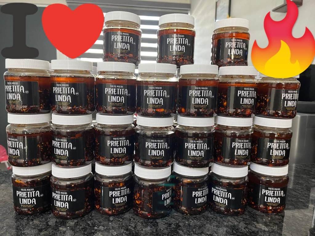 Frascos de salsa macha Prietita Linda artesanal