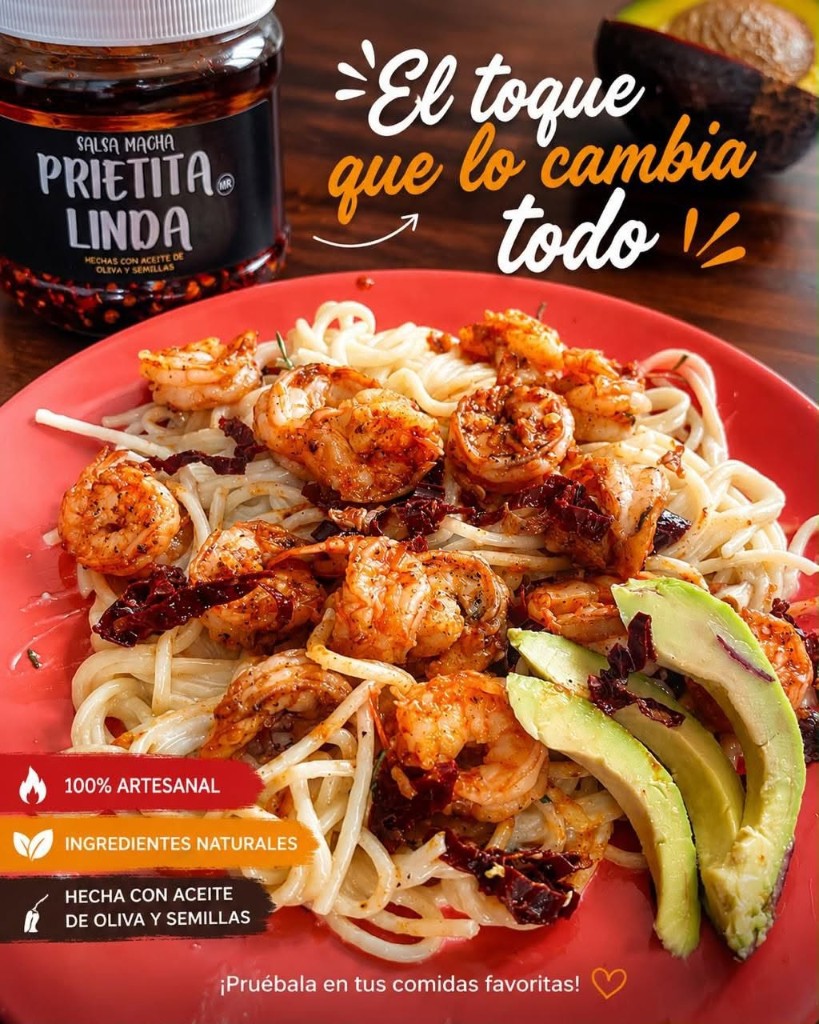 Pasta con camarón y salsa macha Prietita Linda